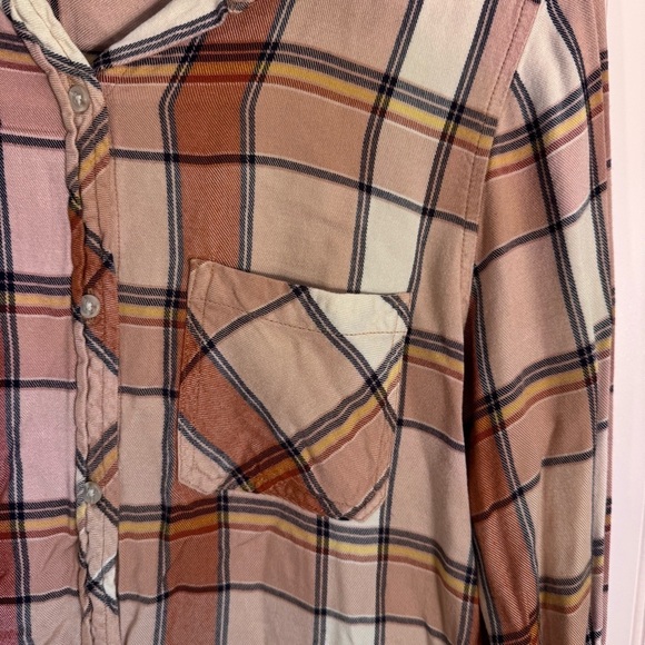 Universal Thread Plaid Lightweight Button Down Long Sleeve Size Medium - Picture 4 of 10